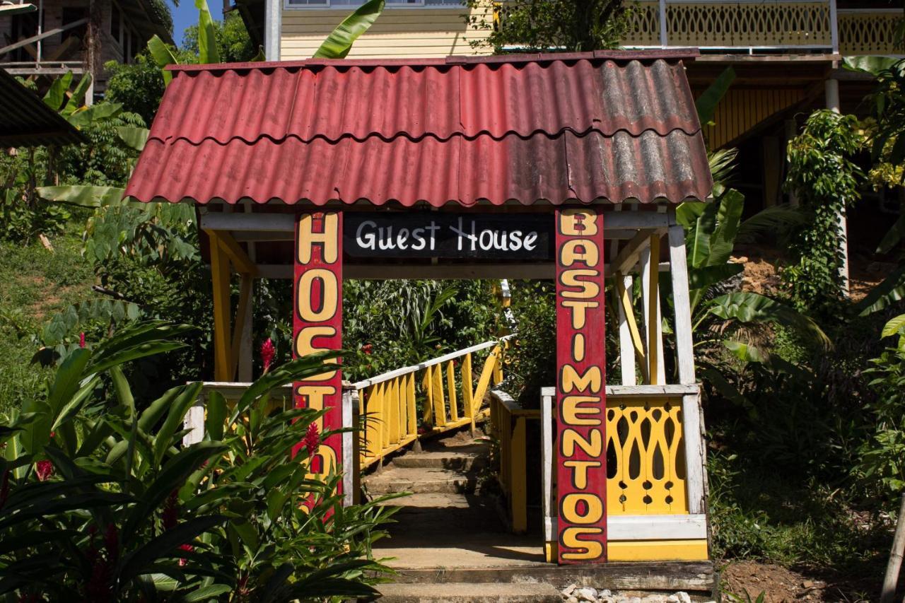 Bastimentos Hill Guest House Bocas del Toro Exterior photo