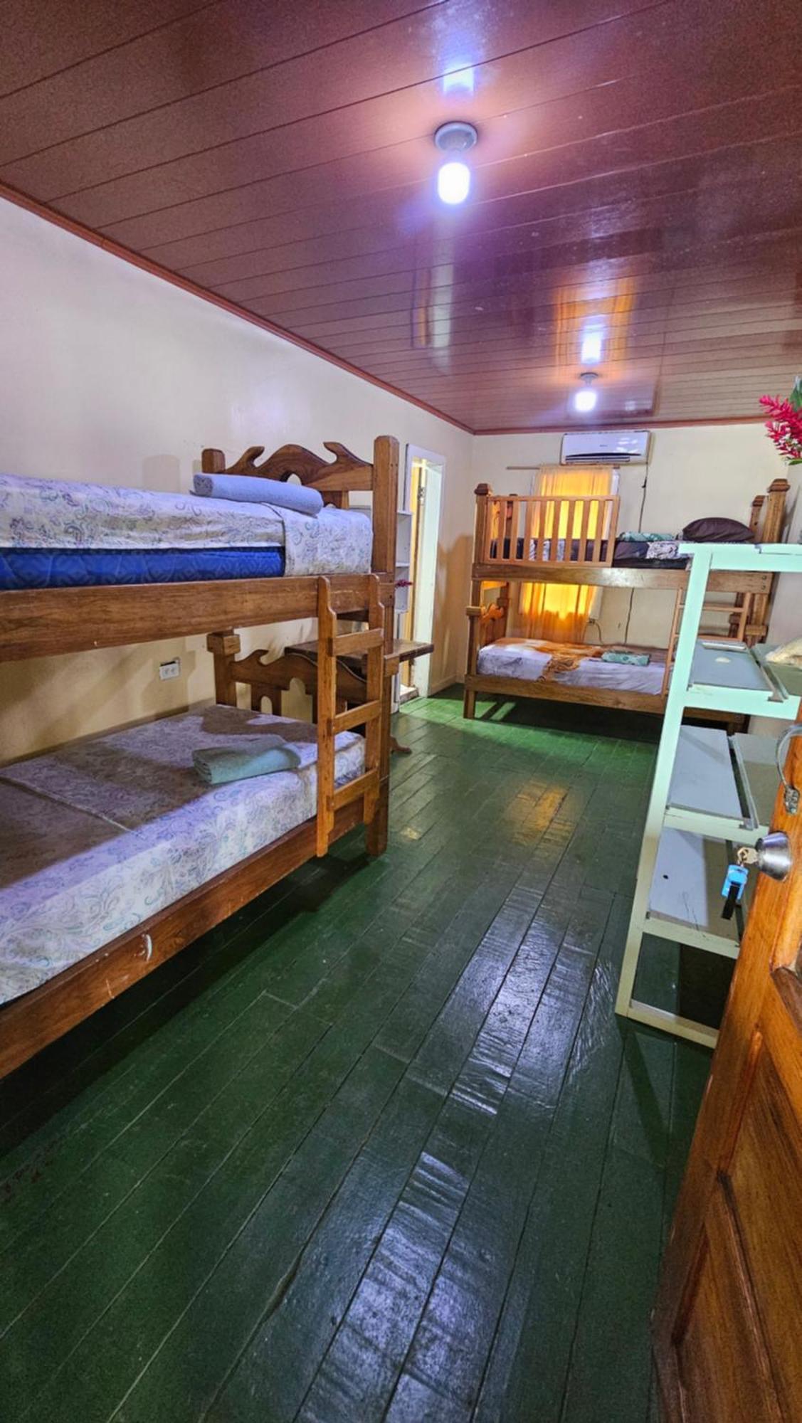 Bastimentos Hill Guest House Bocas del Toro Exterior photo